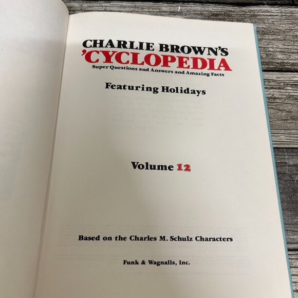 1980s Charlie Brown's Cyclopedia Featuring Holidays Book Volume 12 - Picture 3 of 9